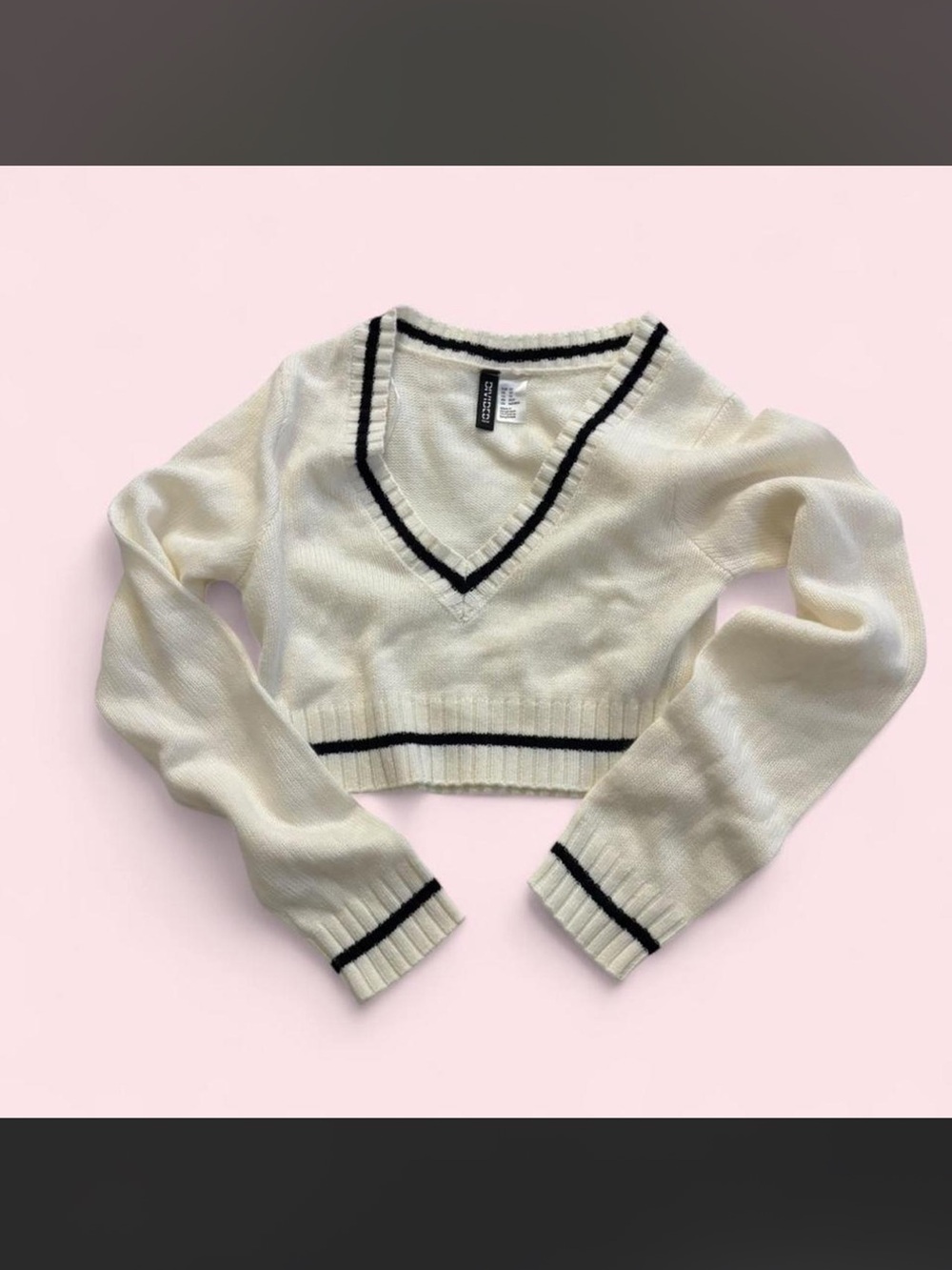 H&M Cream Cropped V-Neck Sweater with Black Trim